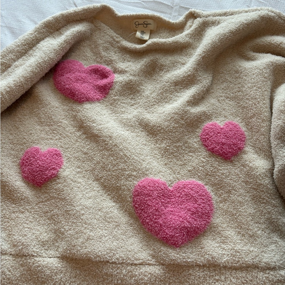 Super comfy heart sweater 💕
